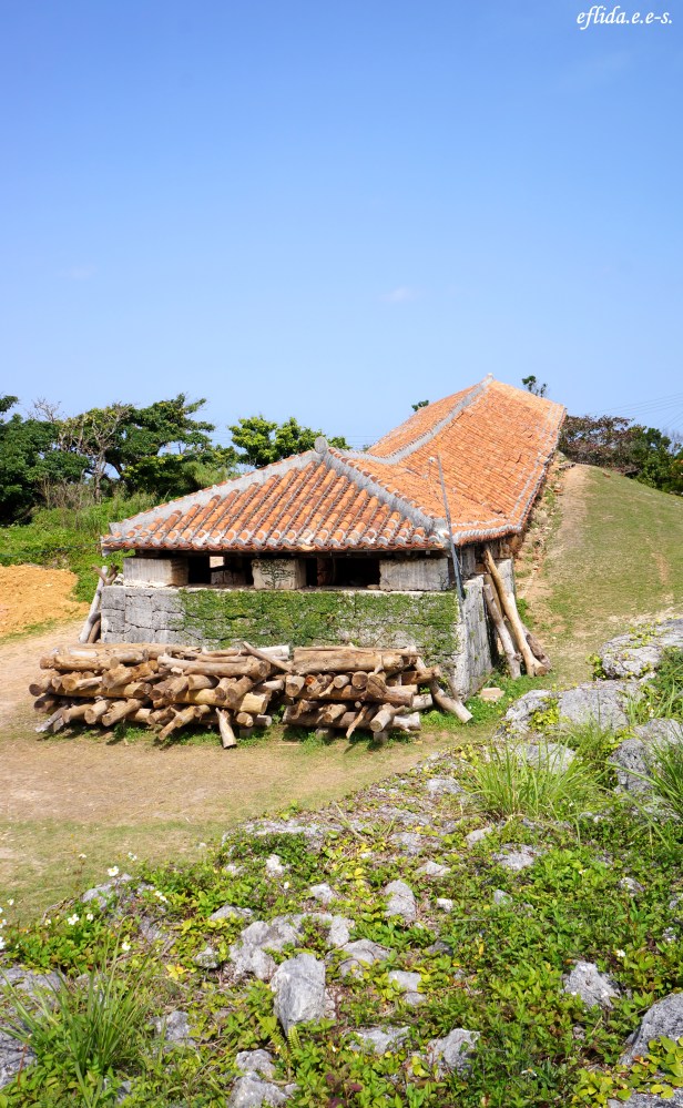The red-tiled kiln with a number of linked chambers is located in the middle of the village in Yomitan, Okinawa, Japan. The red-tiled kiln with a number of linked chambers is located in the middle of the village in Yomitan, Okinawa, Japan.