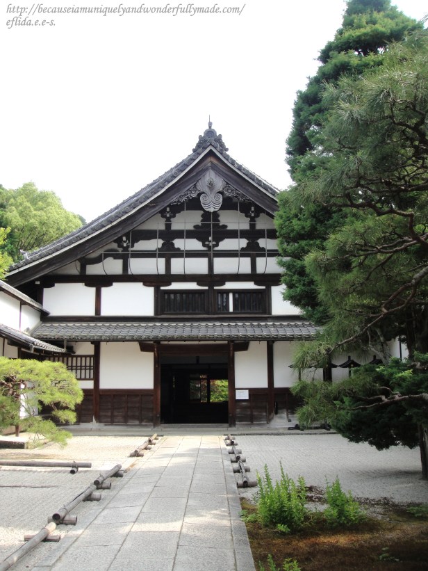 Tenjuan Temple is one of the subtemples of Nanzen-ji in Kyoto which is almost 700 years old. 