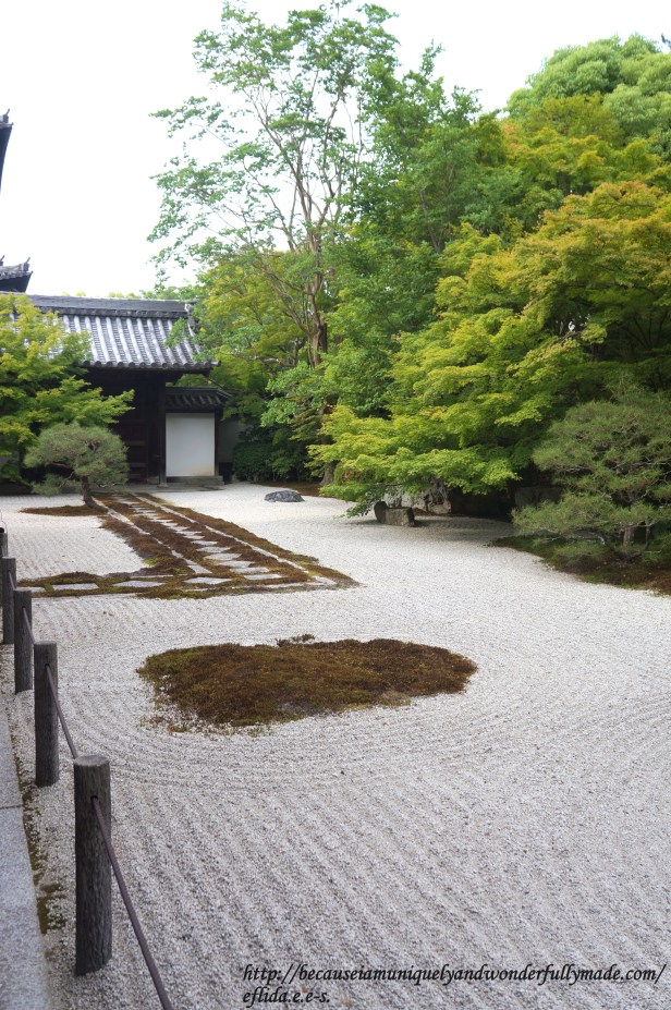 The footpath made of large square stones inside Tenjuan Temple in Kyoto is one of the few things that remained from the original temple. 
