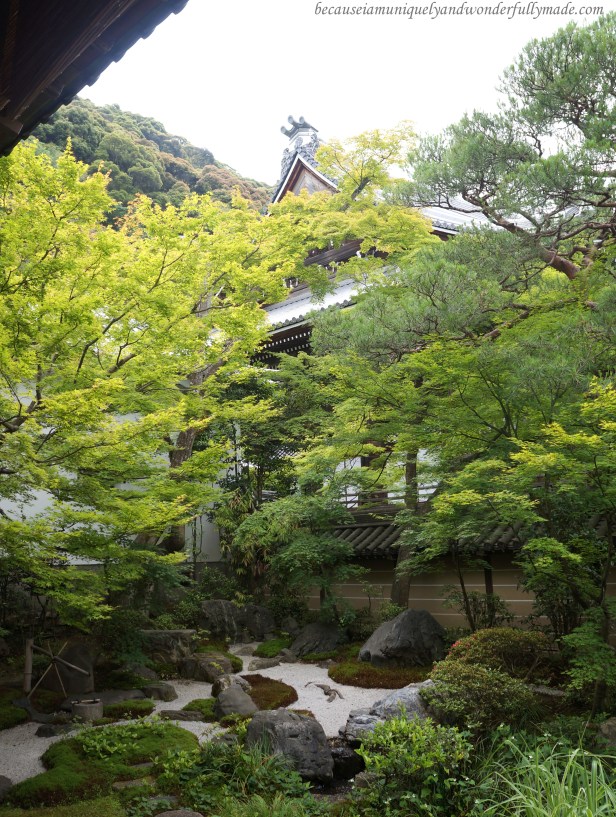 The beautiful small rock garden at Eikan-dō Zenrin-ji 永観堂禅林寺 in Kyoto, Japan.