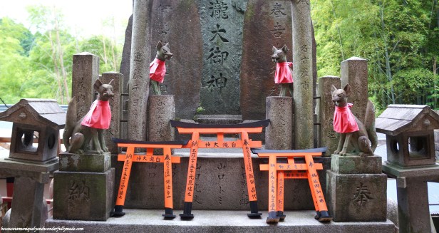 Foxes, instead of the common komainu dogs, are used at Fushimi Inari Shrine because foxes, specifically white foxes, are believed to be the messenger of deity Inari.