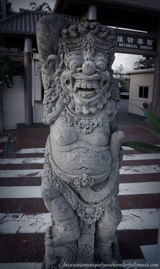 The genki shisa at Southeast Botanical Garden in Okinawa City, Okinawa, Japan. (東南植物楽園 Tōnan Shokubutsu Rakuen)