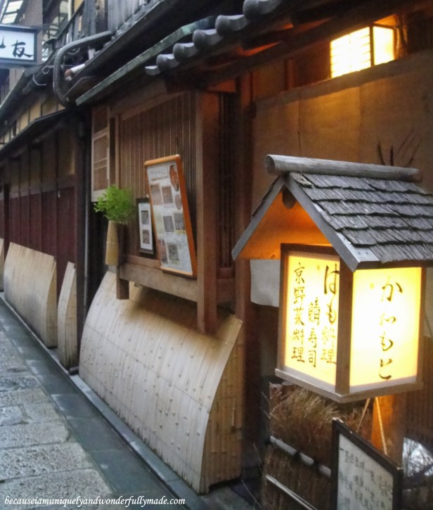 One of the traditional Kyoto houses at the famous cobbled-street Shinabashidori (新橋通) in Gion District in Kyoto, Japan.