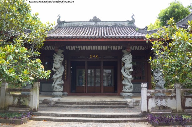Chinese architecture at Fukushuen Garden 福州園 in downtown Naha 那覇市 Okinawa 沖縄本島, Japan 日本国.