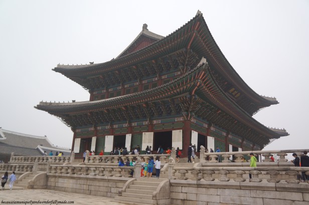Geunjeongjeon Hall 근정전, the main hall of Gyeongbokgung Palace and the 223rd national treasure of South Korea, is where the King officially conducts the state's affairs and official meetings.