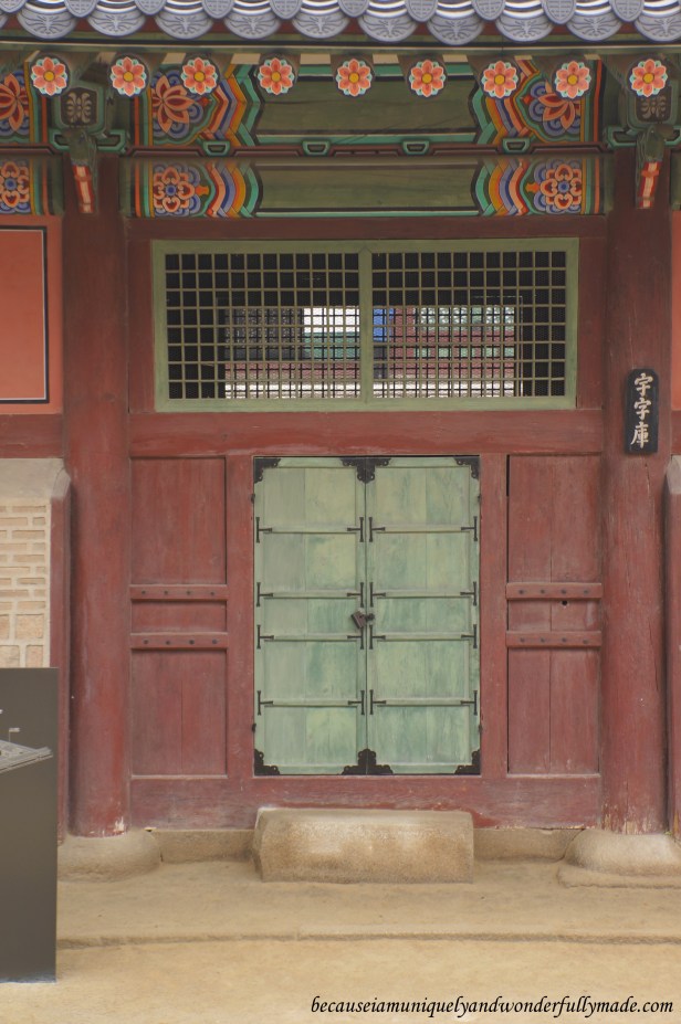 Random door with character at Gyeongbokgung Palace 경복궁 in Seoul, South Korea.