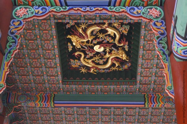 The golden dragon on the ceiling of Geunjeongjeon Hall indicates royalty.