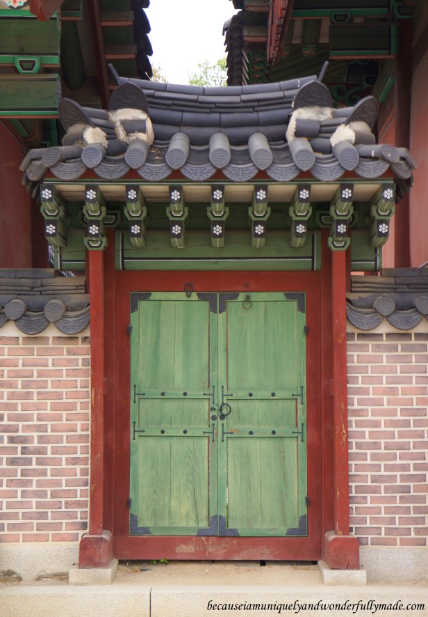 One of the doors at the Changdeokgung Palace 창덕궁 complex in Seoul, South Korea that speaks of beauty.