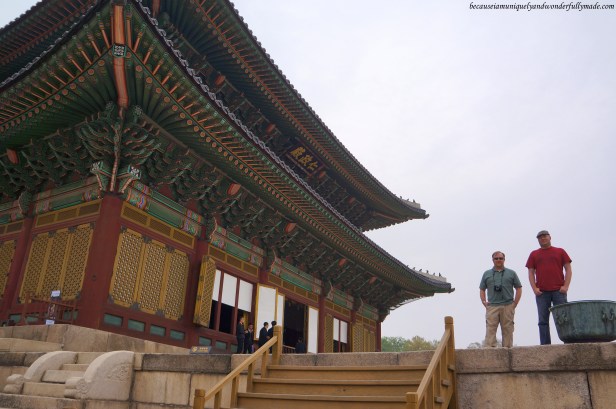 Hubby Jon and his friend, JT, standing in front of the Injeongheon Hall 인정전, the main throne hall of Changdeokgung Palace 창덕궁 in Seoul, South Korea, probably plotting how to win the throne.