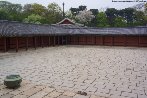 The courtyard in front of Injeongheon Hall 인정전 at Changdeokgung Palace 창덕궁 in Seoul, South Korea.