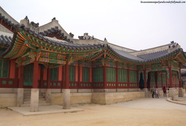Huijeongdang Hall 희정당 is the King's work station. The hall's interior design is heavily influenced by the West and the drive way is built to accommodate the King's newly introduced modern mode of transportation, the car.