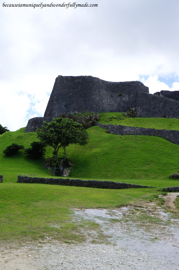 Katsuren Castle 勝連城 (Katsuren-gusuku) is a UNESCO World Heritage Site in Okinawa 沖縄県 designated in 2000. 