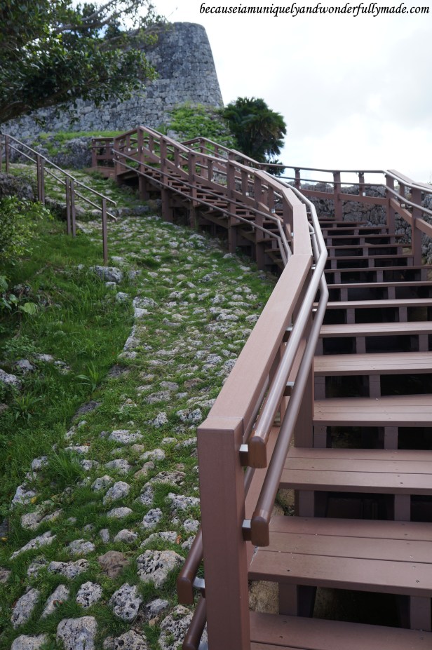 The old and original steps to the top of Katsuren Castle 勝連城 (Katsuren-gusuku) as seen on the left, and the new stairs on the right.